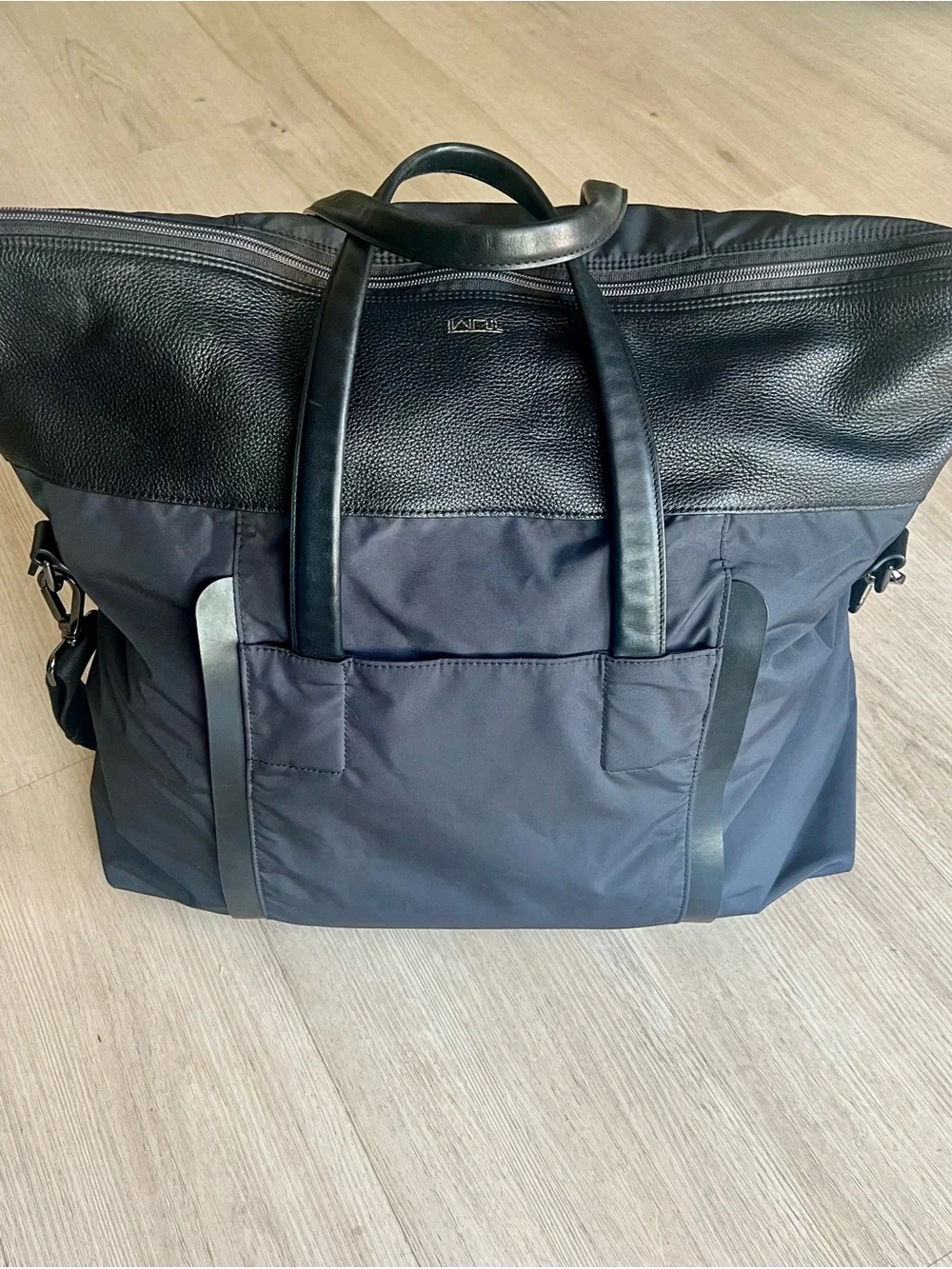 TUMI Leather Nylon Tumi Haydon Blackburn Duffel / Weekend Bag Large 18”x18”x9”